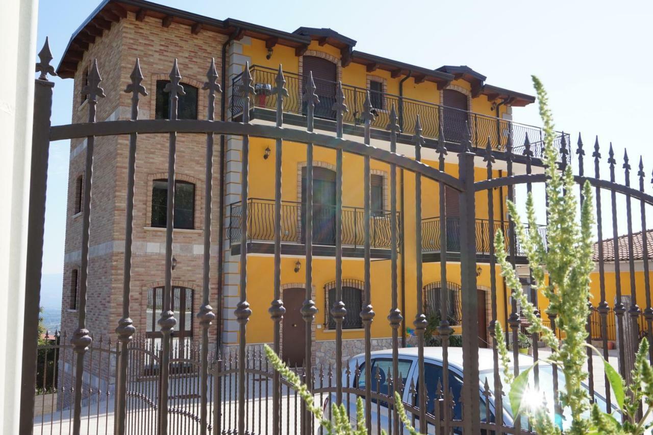 A Casa Di Laura B&B Apartments Campagna Bagian luar foto